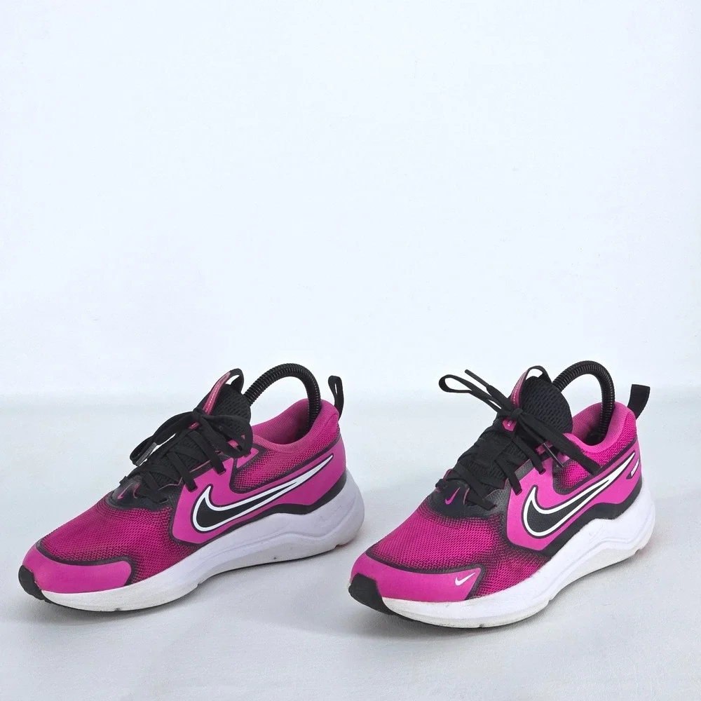 Nike cosmic runner
